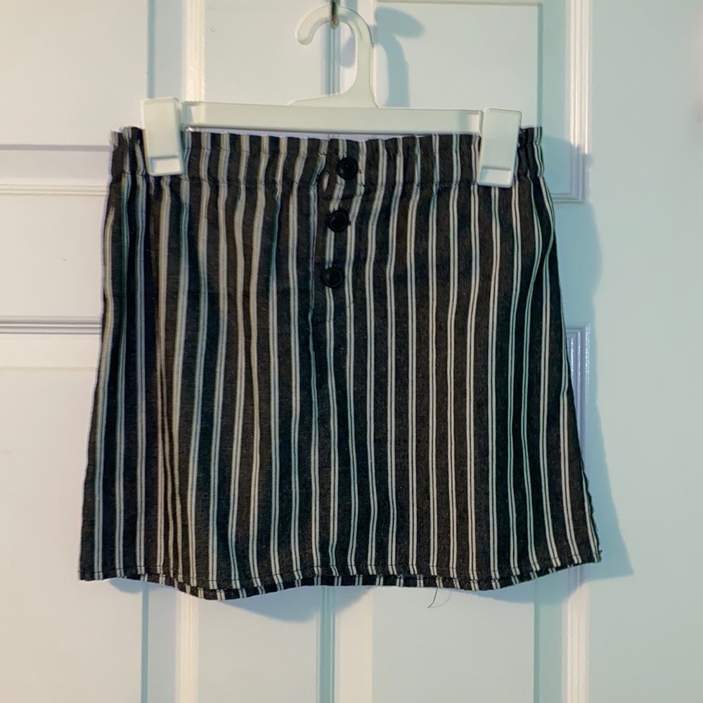 ⛄️3/$25 ⛄️ Pin stripe mini skirt